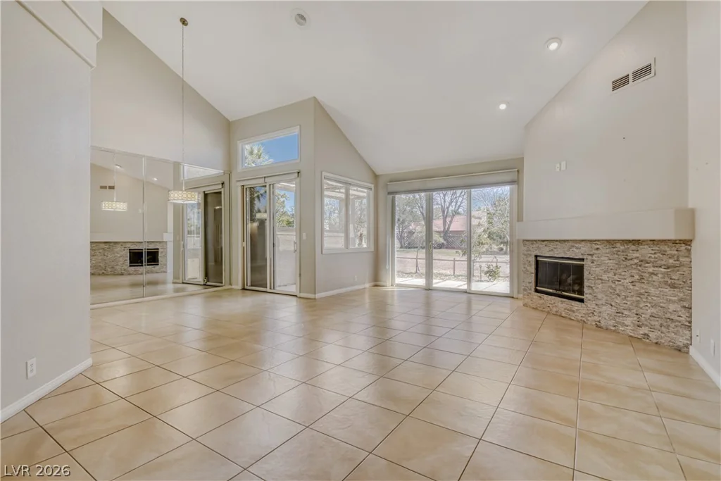 8243 Round Hills, Las Vegas, NV 89113
