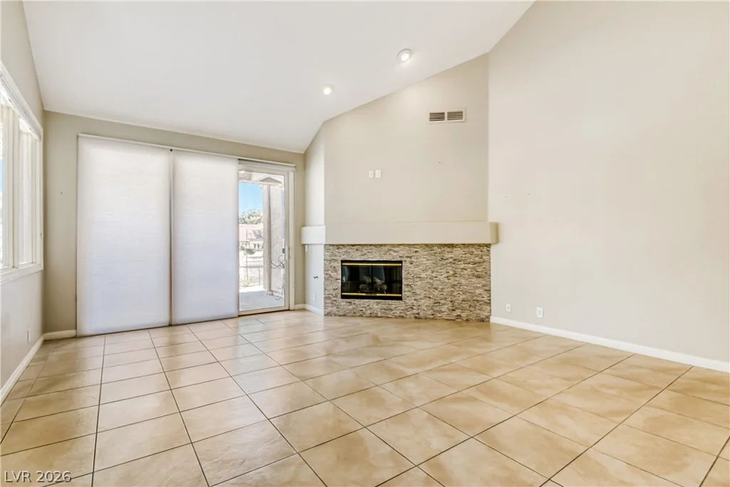 8243 Round Hills, Las Vegas, NV 89113