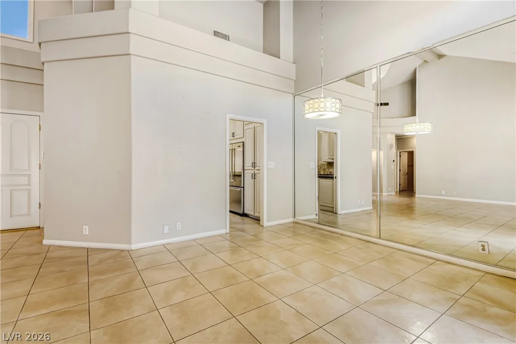 8243 Round Hills, Las Vegas, NV 89113