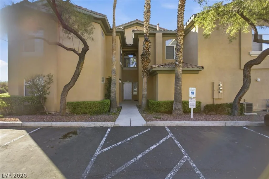 1700 Hills Of Red, Las Vegas, NV 89128