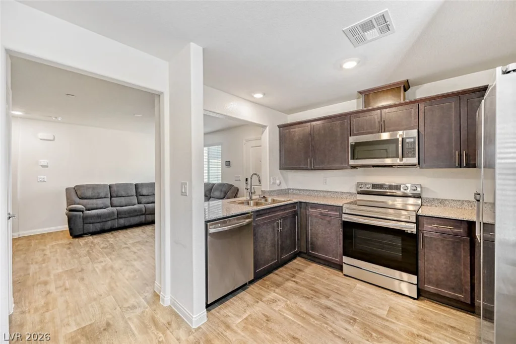 2758 Champagne Gold, North Las Vegas, NV 89086