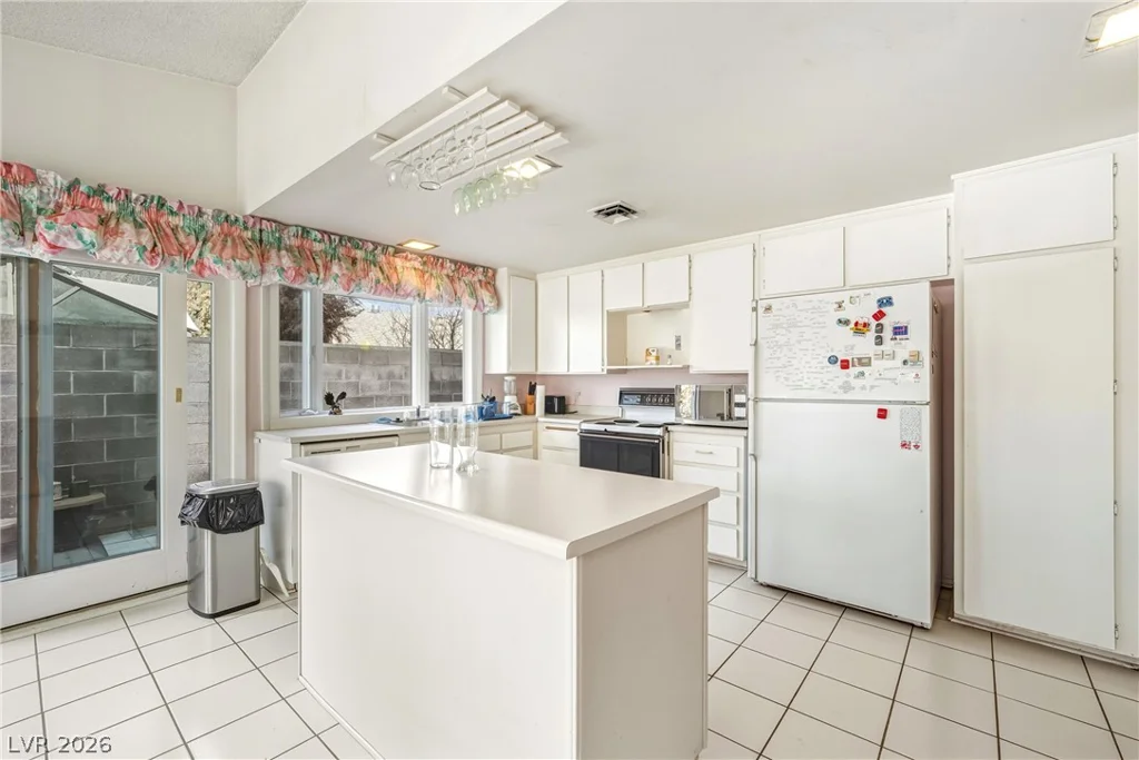 2305 Latigo, Las Vegas, NV 89119