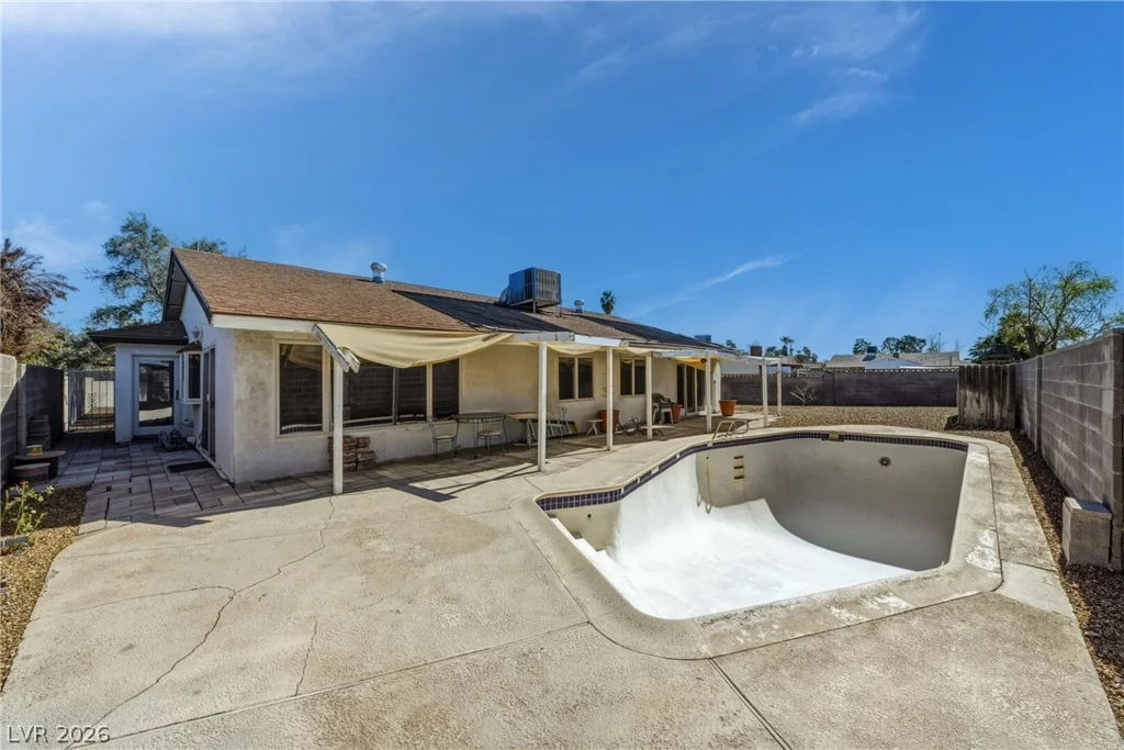 2305 Latigo, Las Vegas, NV 89119