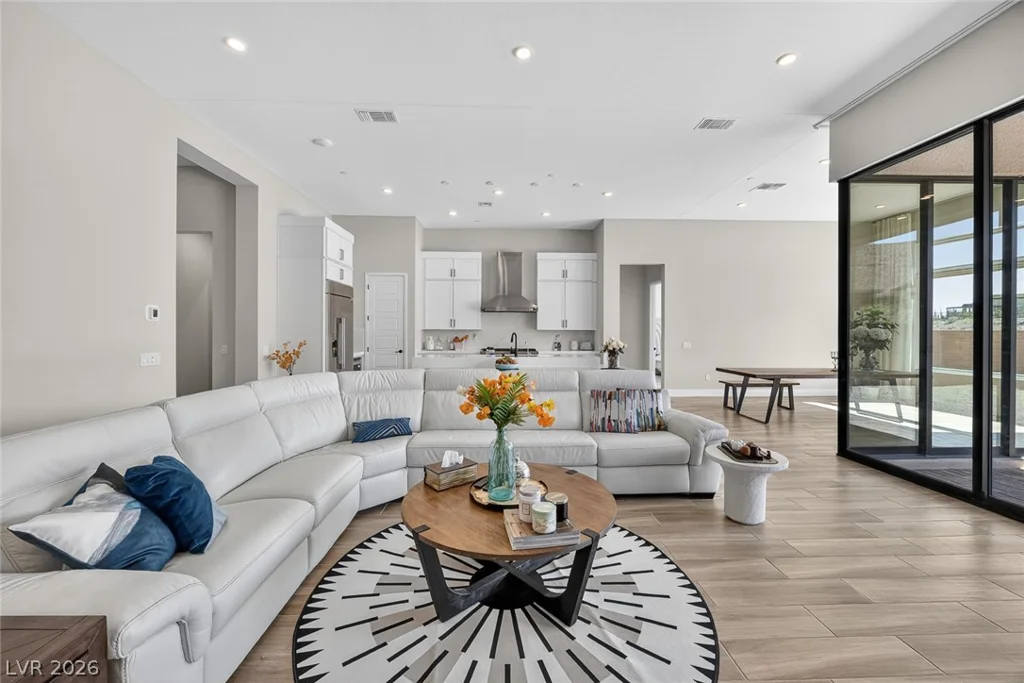 11033 Concord Valley, Las Vegas, NV 89135