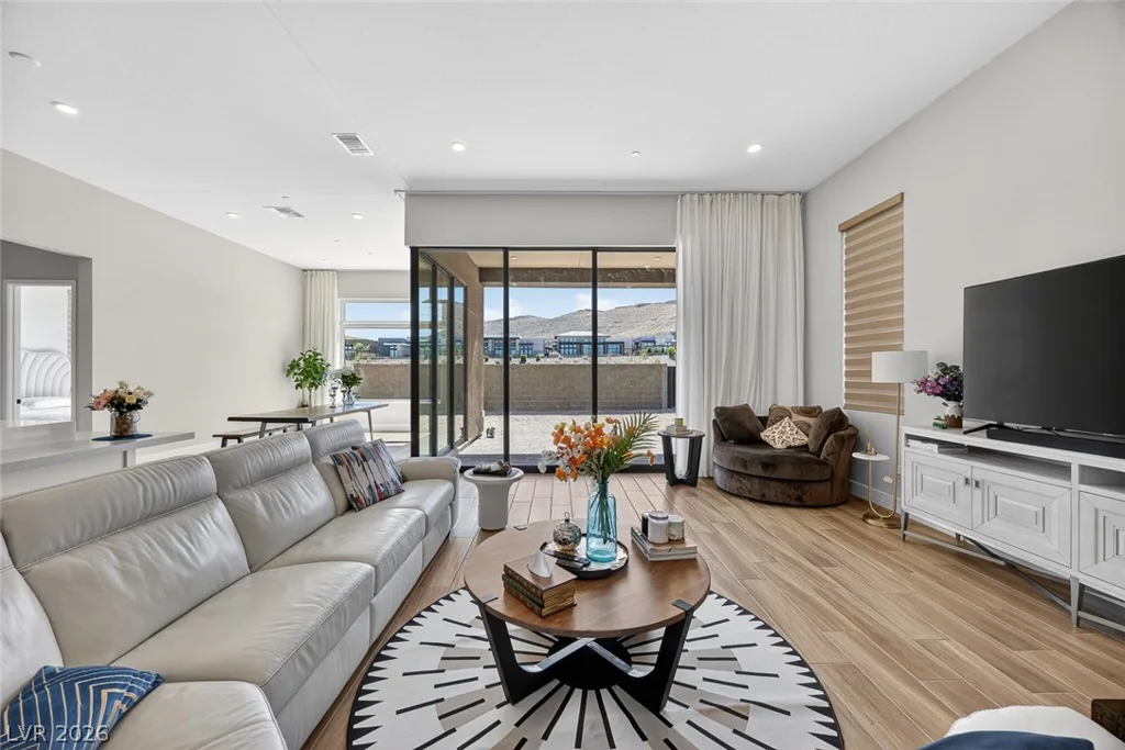 11033 Concord Valley, Las Vegas, NV 89135