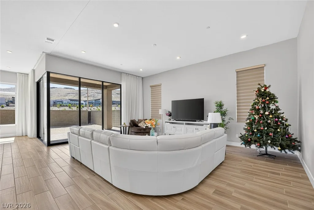 11033 Concord Valley, Las Vegas, NV 89135
