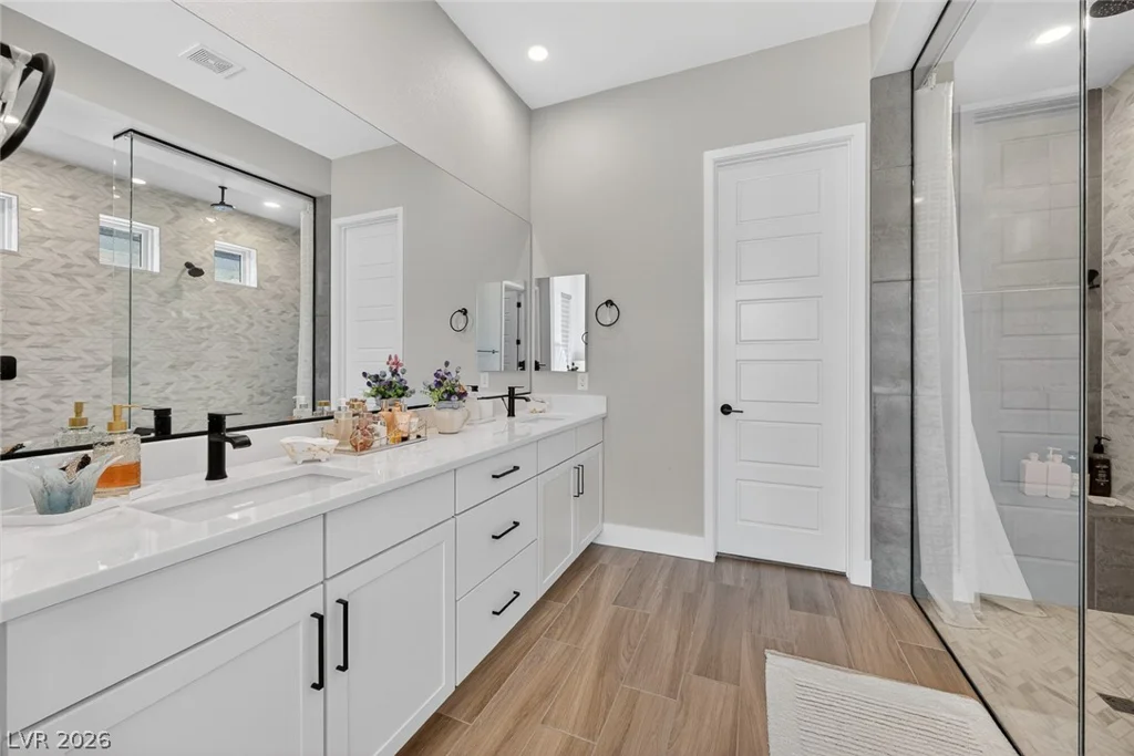 11033 Concord Valley, Las Vegas, NV 89135