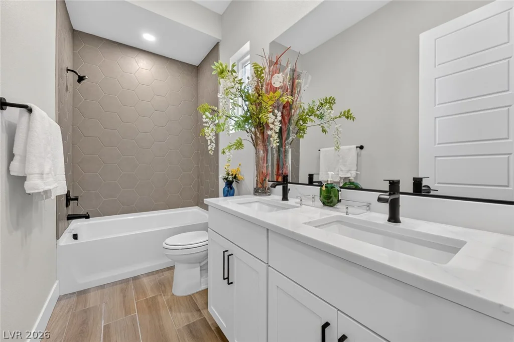 11033 Concord Valley, Las Vegas, NV 89135