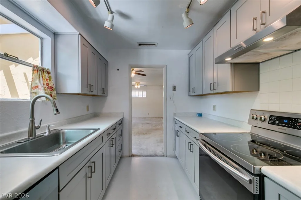 1127 Melville, Las Vegas, NV 89102