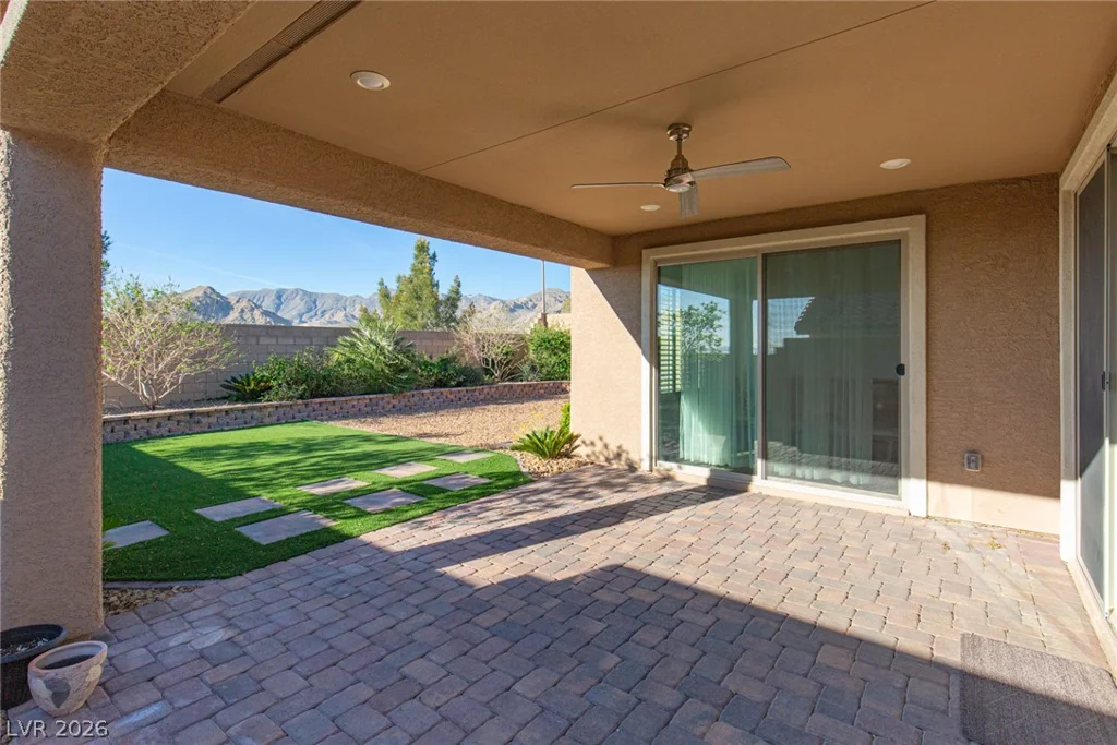 10935 Gardenova, Las Vegas, NV 89166