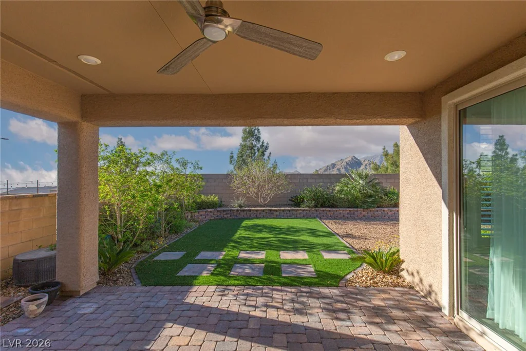 10935 Gardenova, Las Vegas, NV 89166