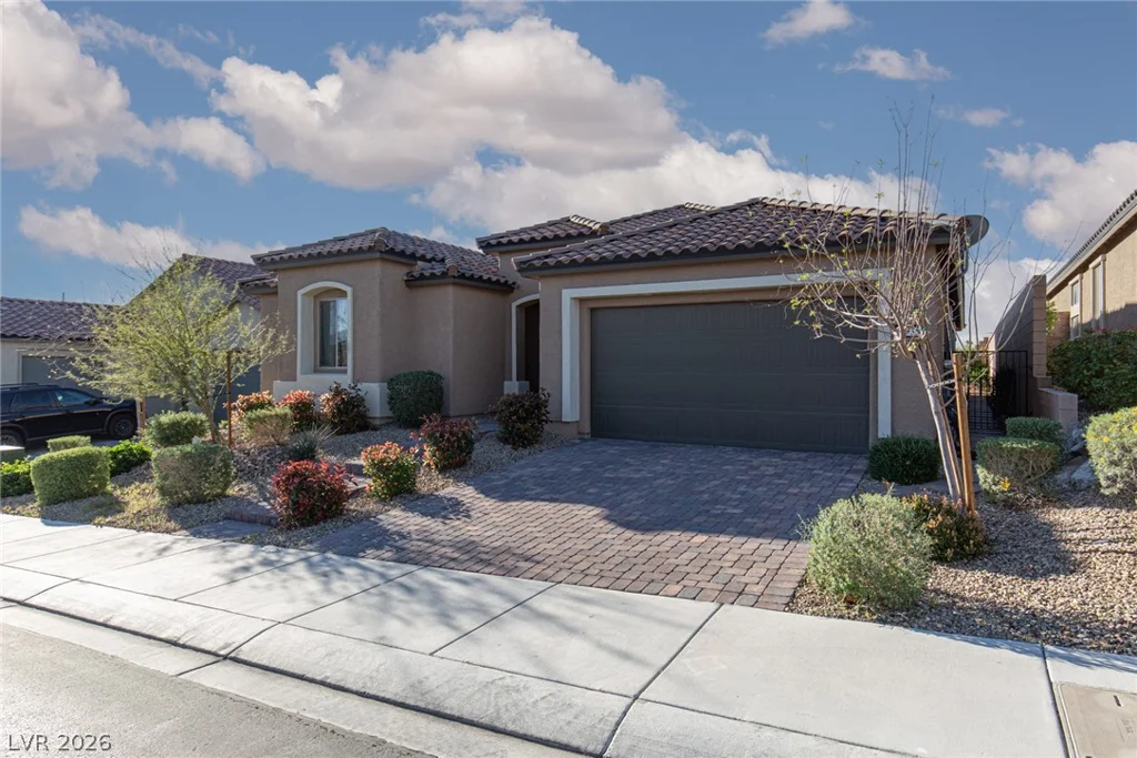 10935 Gardenova, Las Vegas, NV 89166
