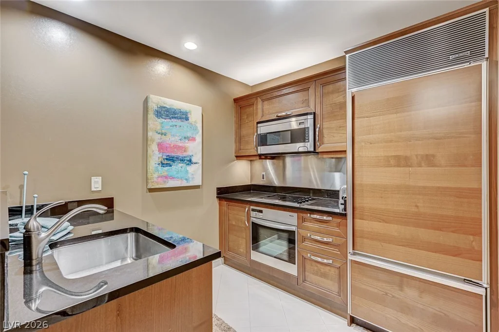 135 Harmon, Las Vegas, NV 89109