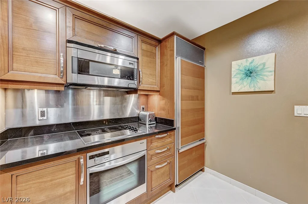 135 Harmon, Las Vegas, NV 89109