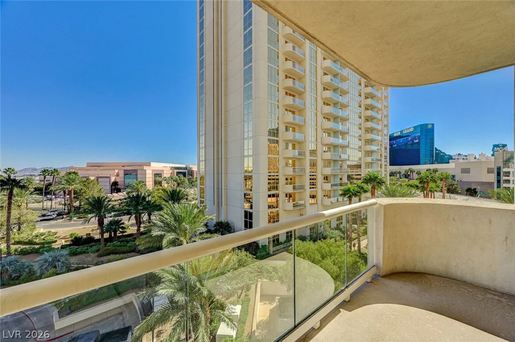 135 Harmon, Las Vegas, NV 89109