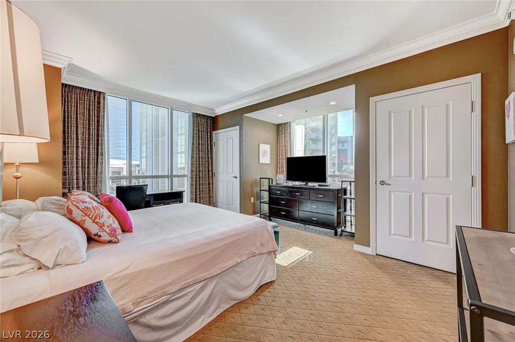 135 Harmon, Las Vegas, NV 89109