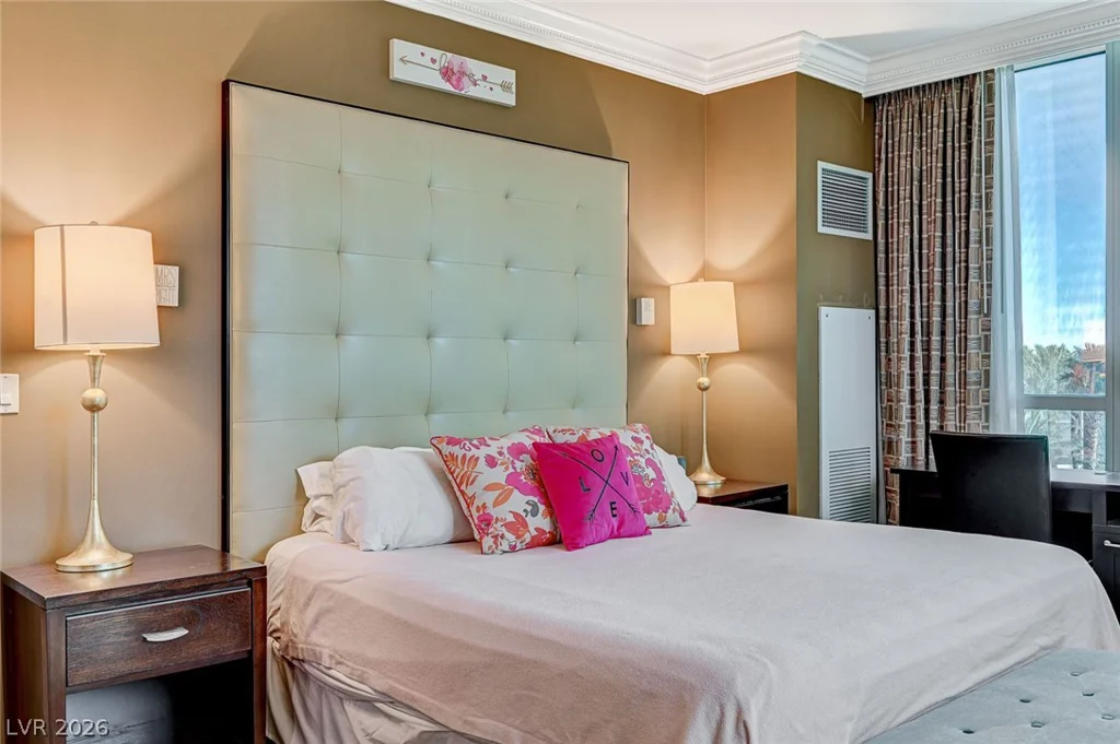 135 Harmon, Las Vegas, NV 89109