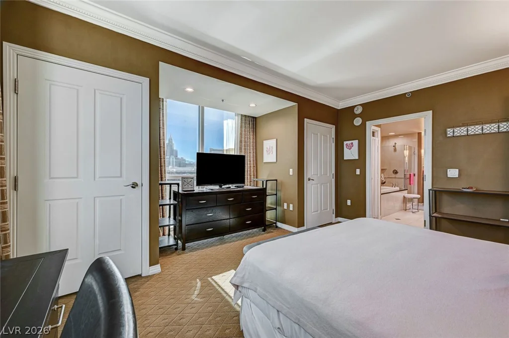 135 Harmon, Las Vegas, NV 89109