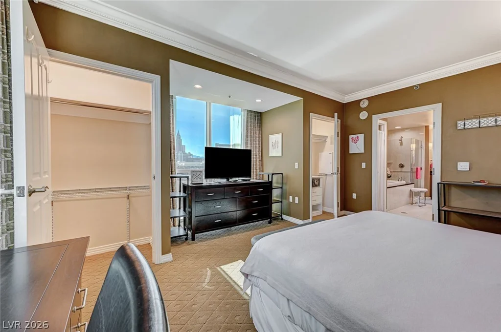 135 Harmon, Las Vegas, NV 89109