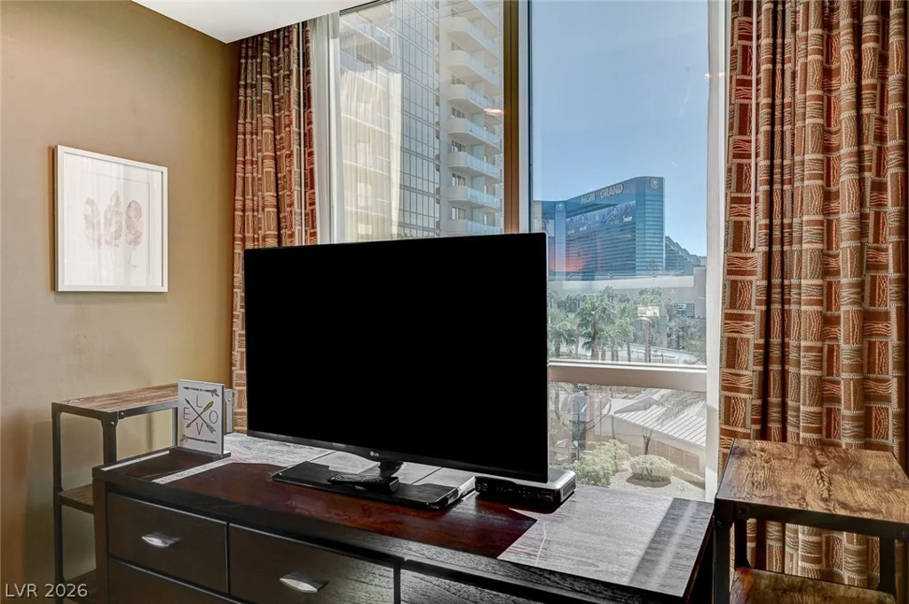135 Harmon, Las Vegas, NV 89109