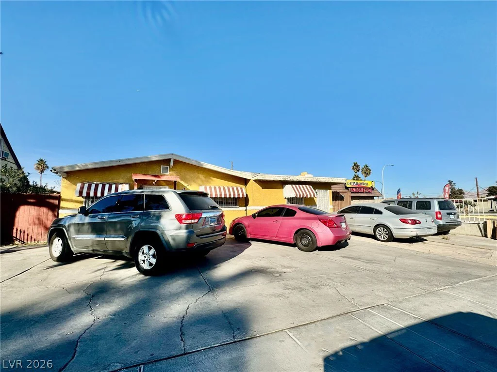 2033 Saint Louis, Las Vegas, NV 89104