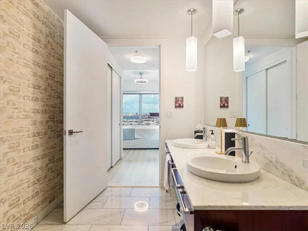 4471 Dean Martin, Las Vegas, NV 89103