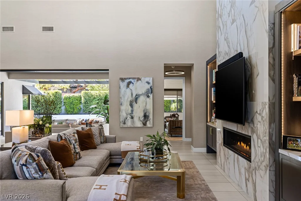 98 Glade Hollow, Las Vegas, NV 89135