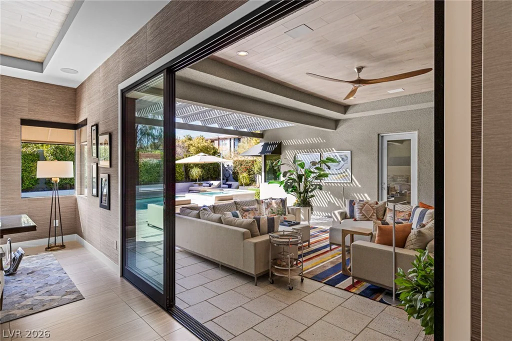 98 Glade Hollow, Las Vegas, NV 89135