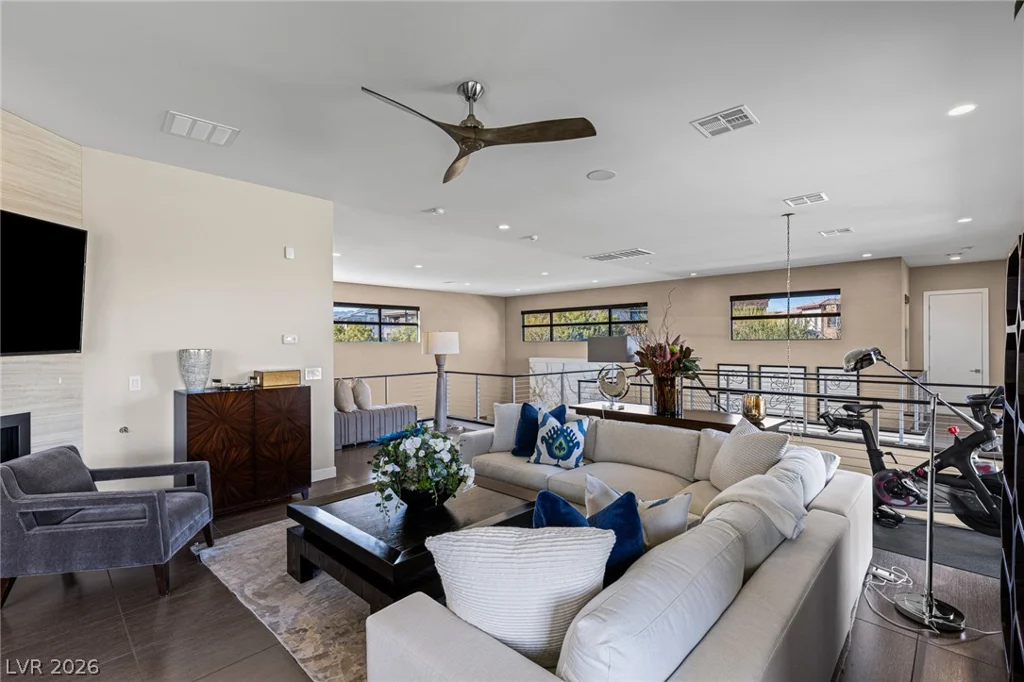 98 Glade Hollow, Las Vegas, NV 89135