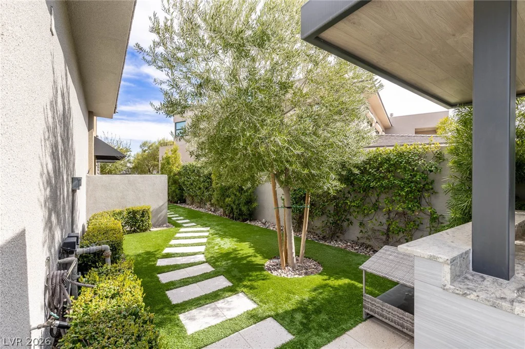98 Glade Hollow, Las Vegas, NV 89135