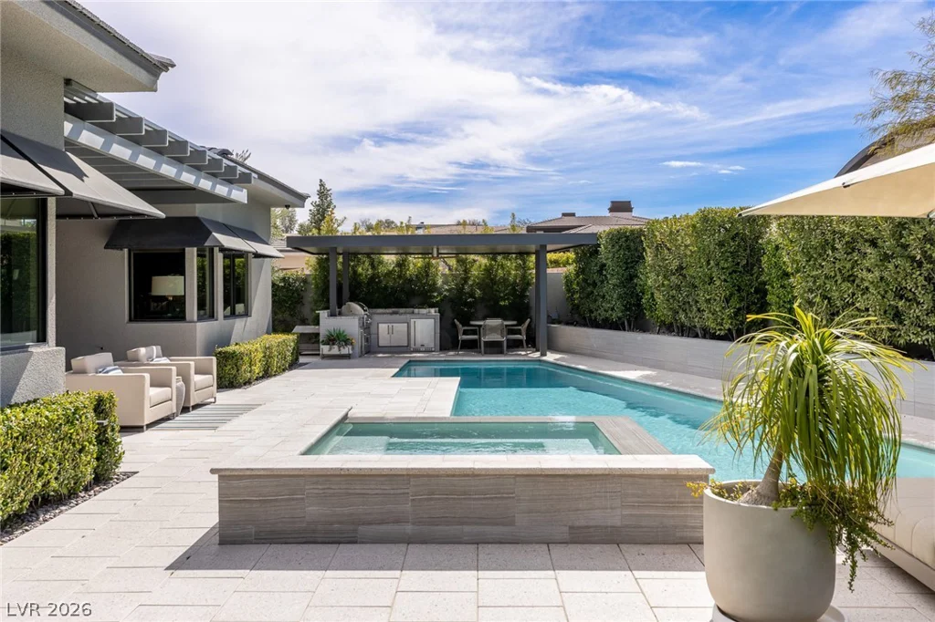 98 Glade Hollow, Las Vegas, NV 89135
