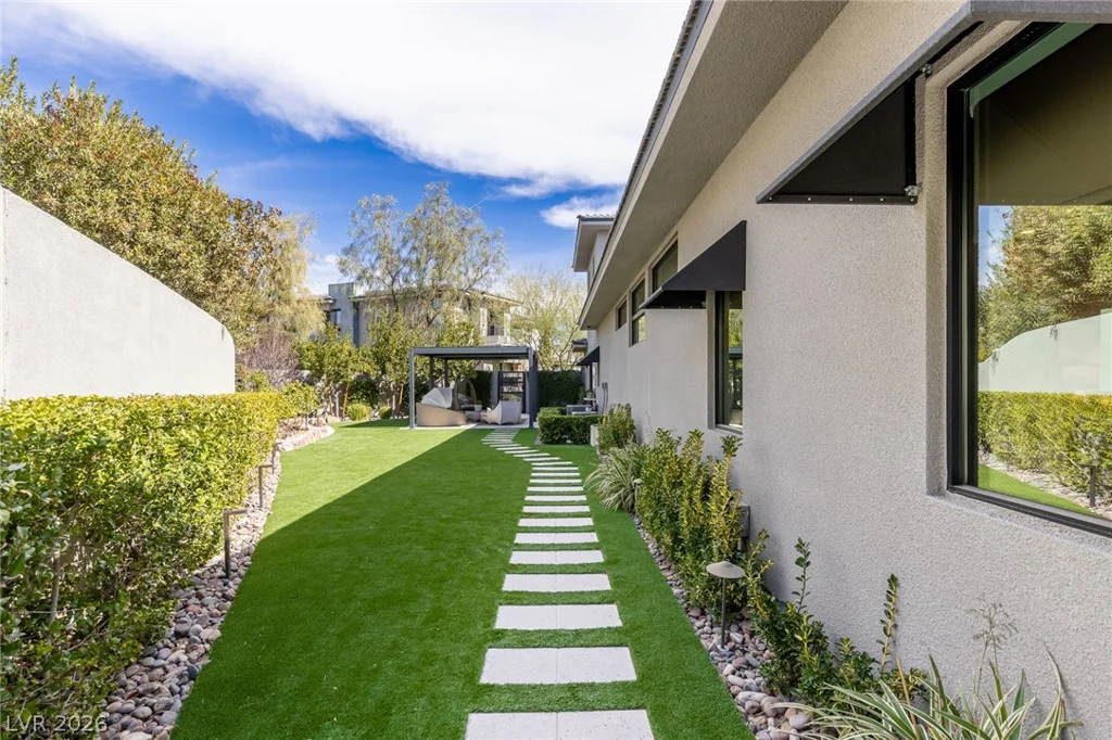 98 Glade Hollow, Las Vegas, NV 89135