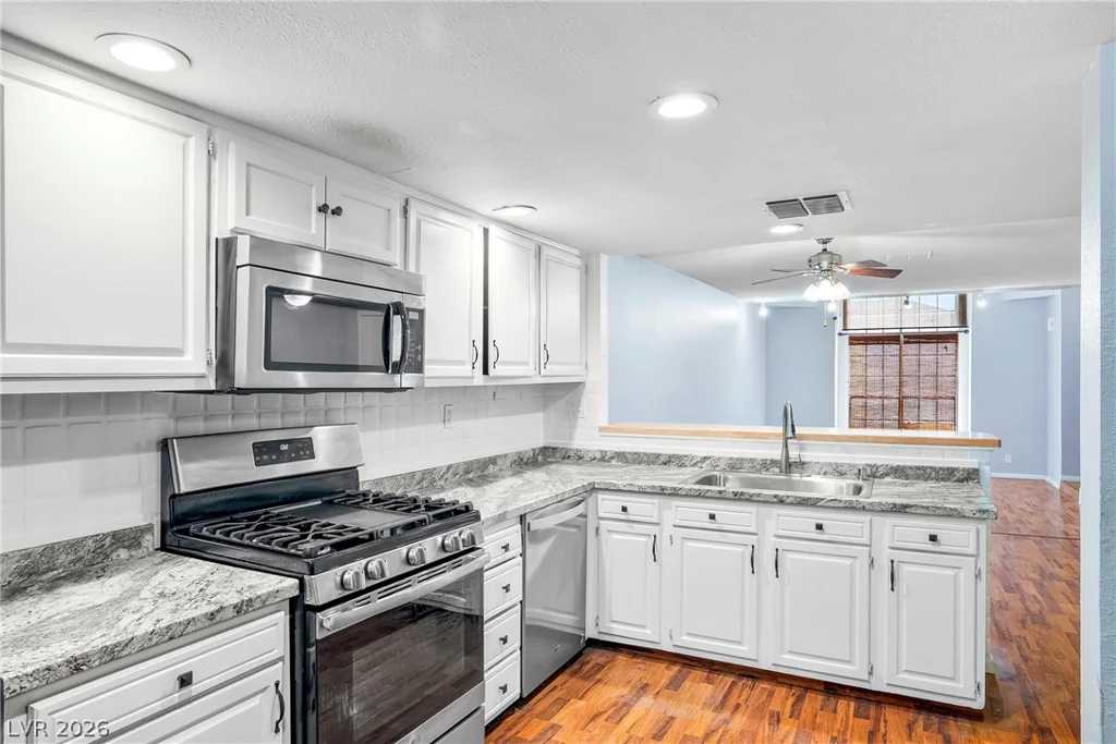 6553 Ironbark, Las Vegas, NV 89107