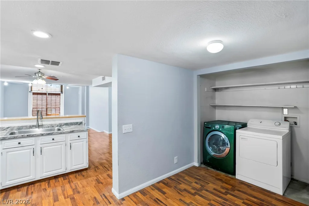 6553 Ironbark, Las Vegas, NV 89107