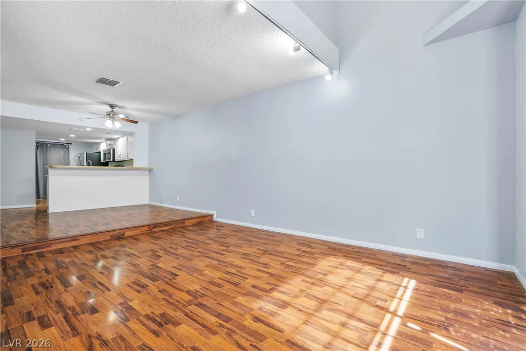 6553 Ironbark, Las Vegas, NV 89107