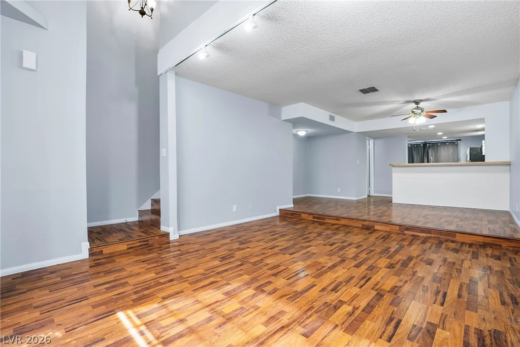6553 Ironbark, Las Vegas, NV 89107