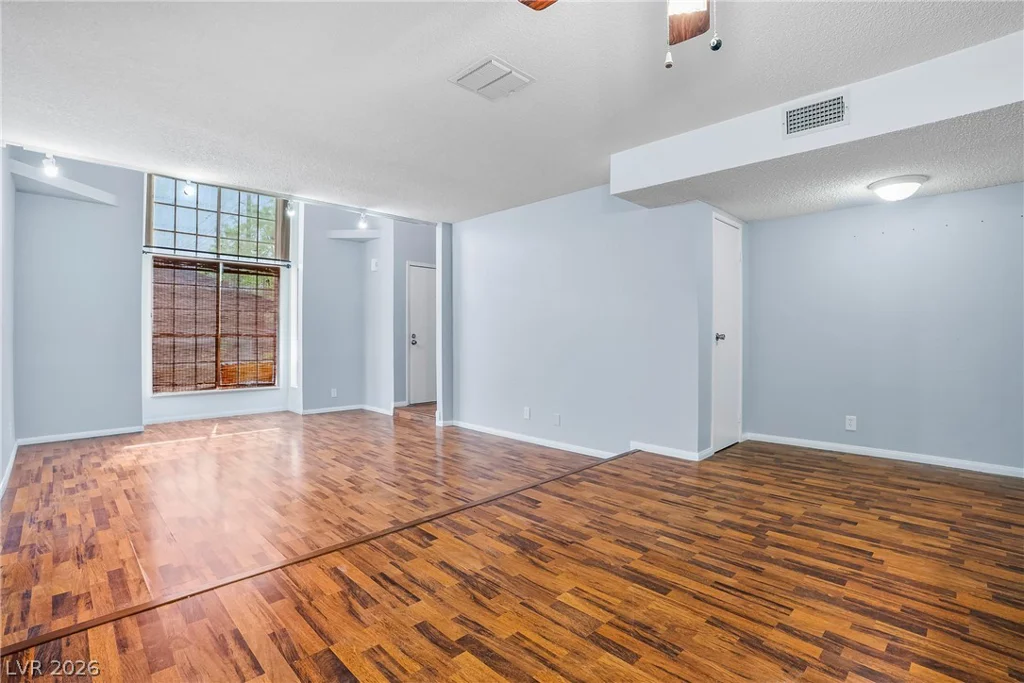 6553 Ironbark, Las Vegas, NV 89107