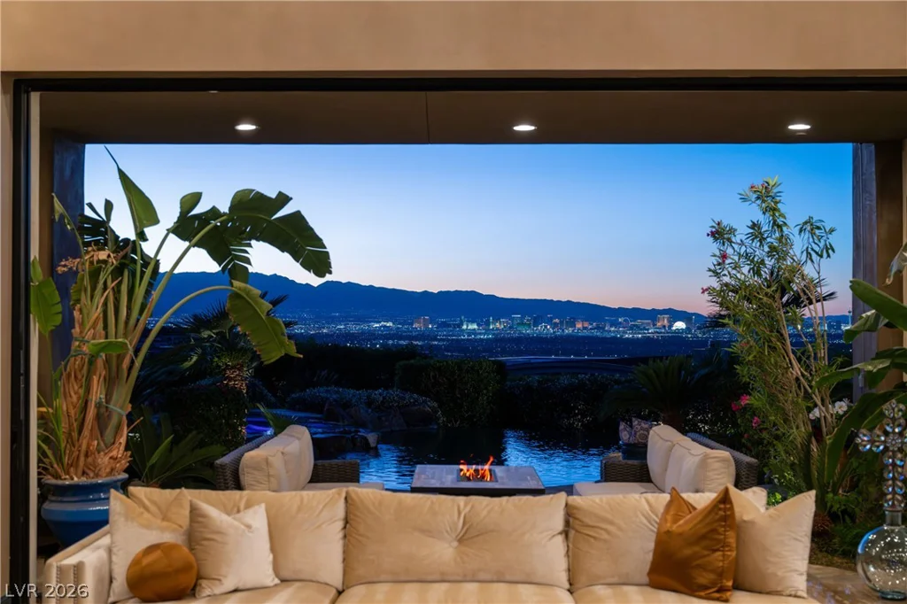 677 Boulder Summit, Henderson, NV 89012