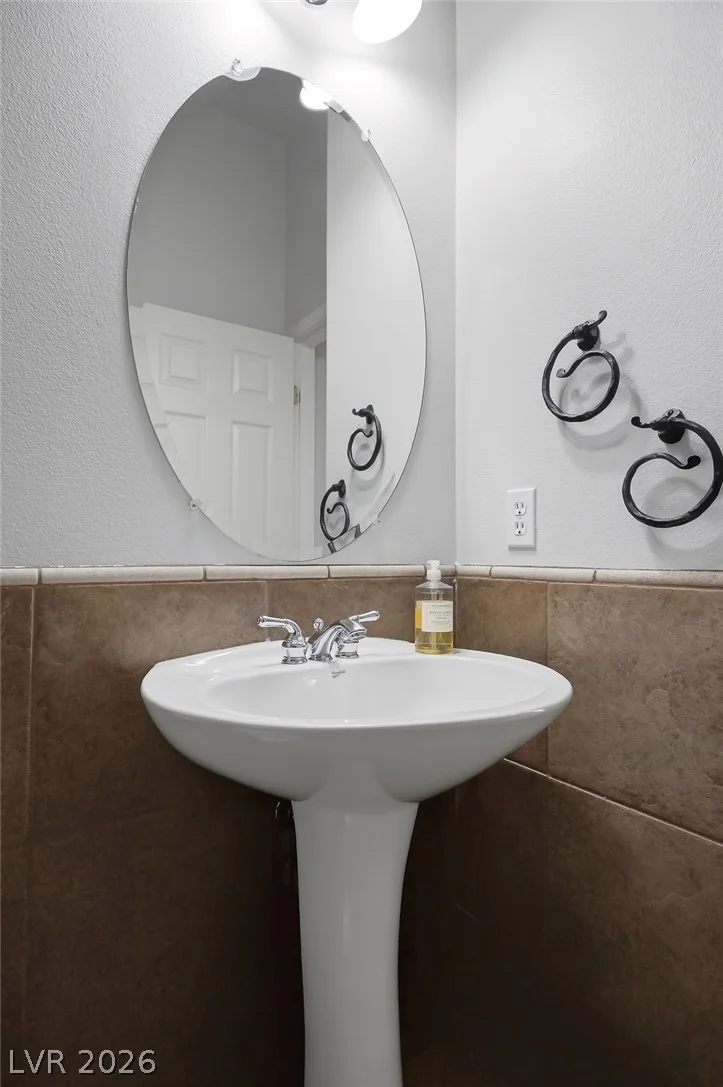 1947 Grovespring, Las Vegas, NV 89135
