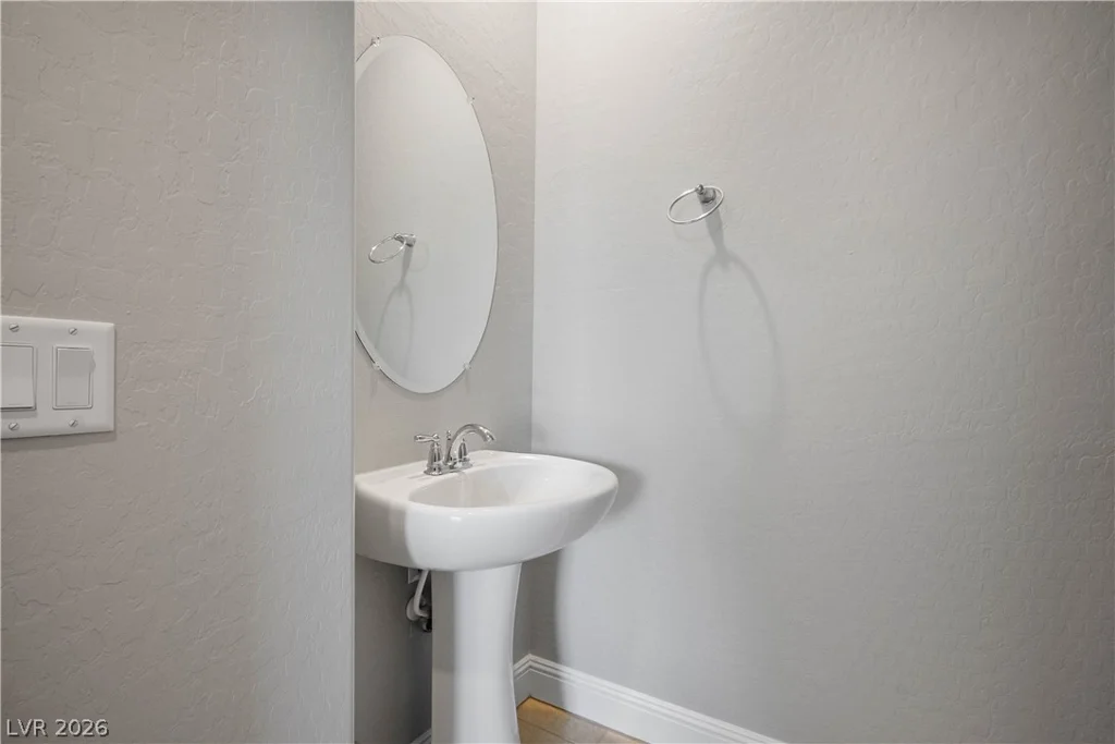 6432 Linden, North Las Vegas, NV 89086