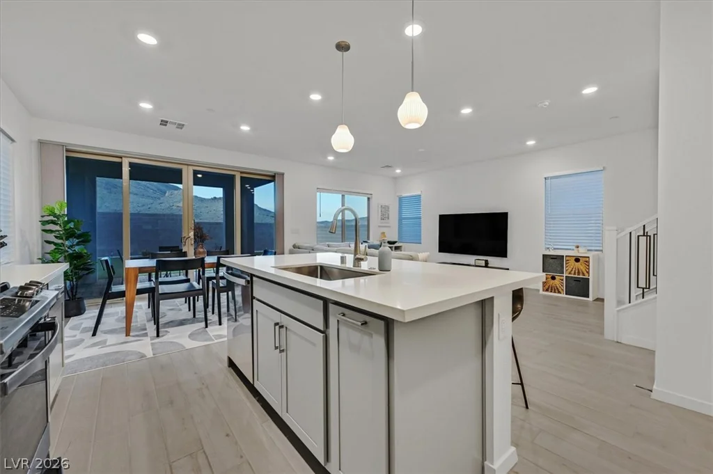 11636 Desert Hollow, Las Vegas, NV 89138