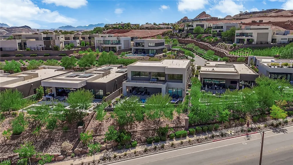 16 Canyon Shores, Henderson, NV 89011