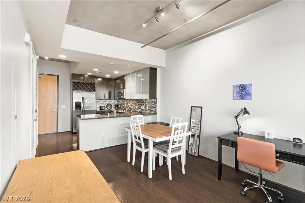353 Bonneville, Las Vegas, NV 89101