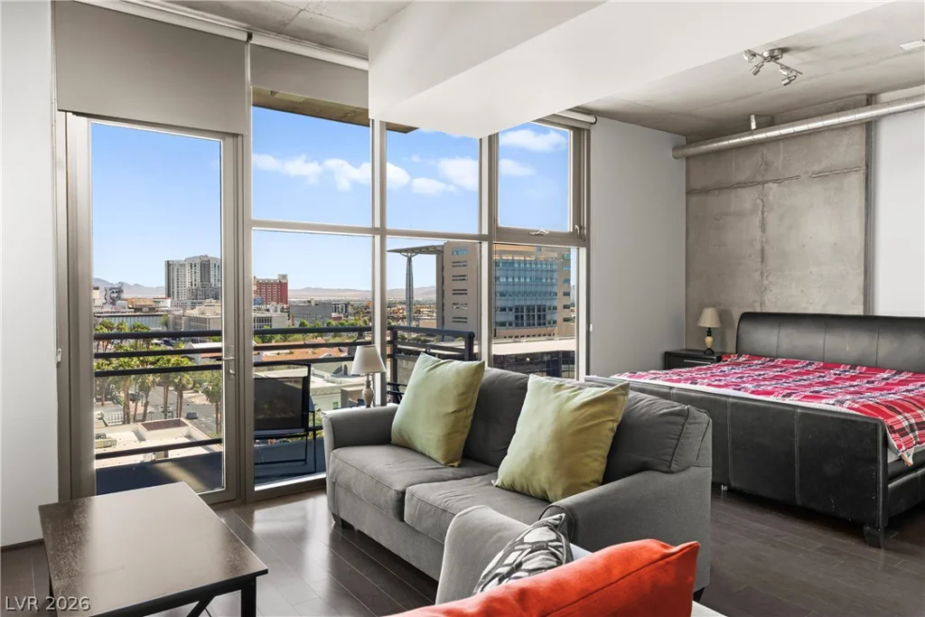 353 Bonneville, Las Vegas, NV 89101