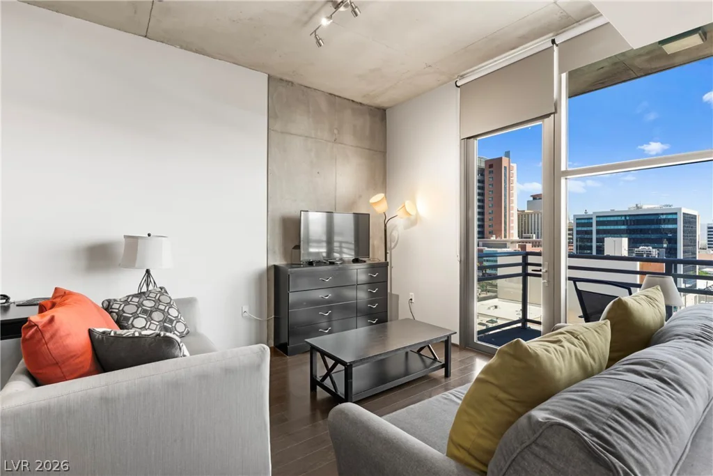 353 Bonneville, Las Vegas, NV 89101