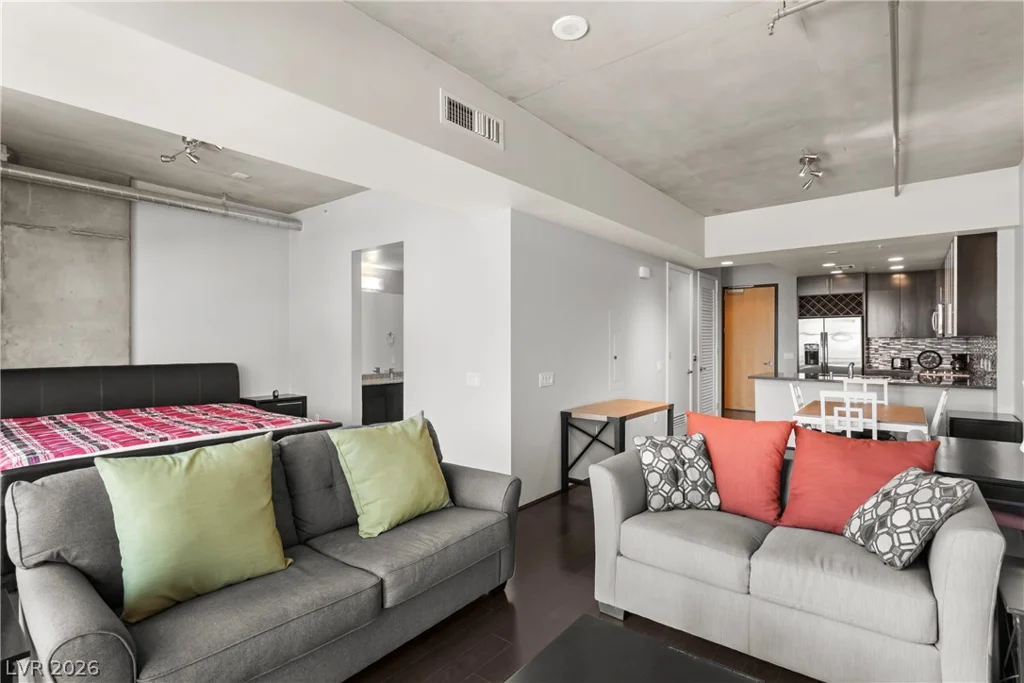 353 Bonneville, Las Vegas, NV 89101