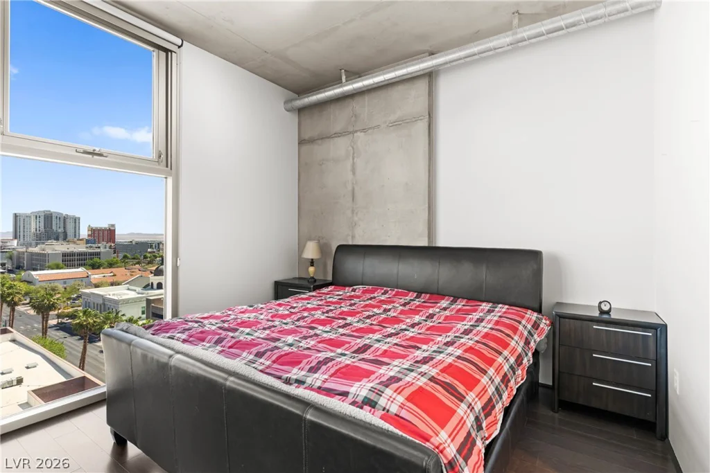 353 Bonneville, Las Vegas, NV 89101
