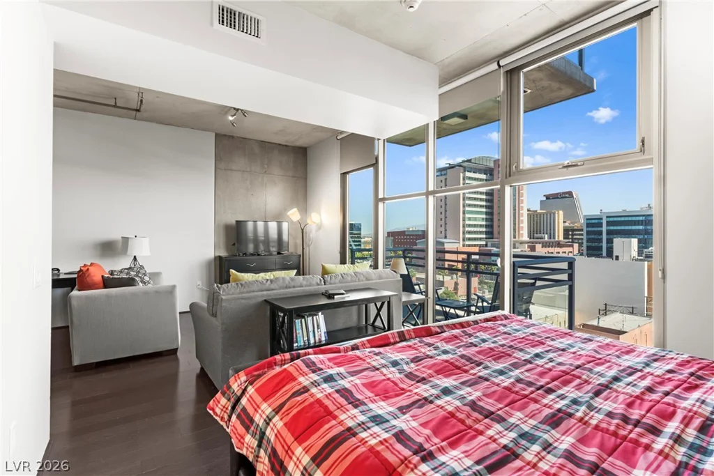 353 Bonneville, Las Vegas, NV 89101