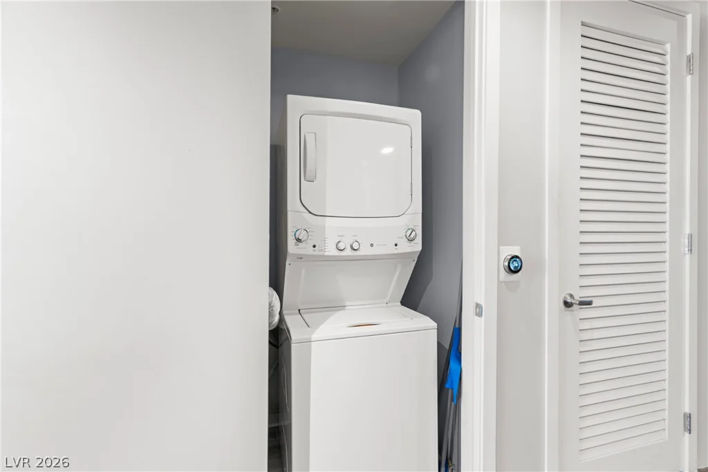 353 Bonneville, Las Vegas, NV 89101