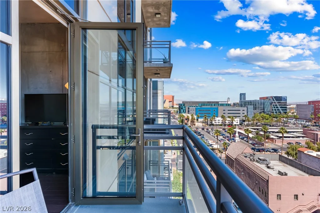 353 Bonneville, Las Vegas, NV 89101